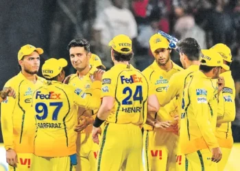 CSK ఘోరమైన ప్రారంభం: తొలి మూడు మ్యాచ్ల్లో పరాజయం