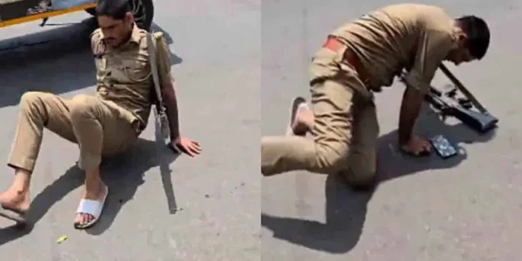 డ్యూటీలోనే మందు మత్తు.. రోడ్డుపై పడిపోయిన కానిస్టేబుల్