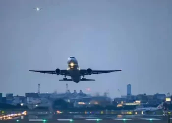 పశ్చిమాసియా ఉద్రిక్తతల ప్రభావం.. భారీగా విమాన సర్వీసుల రద్దు