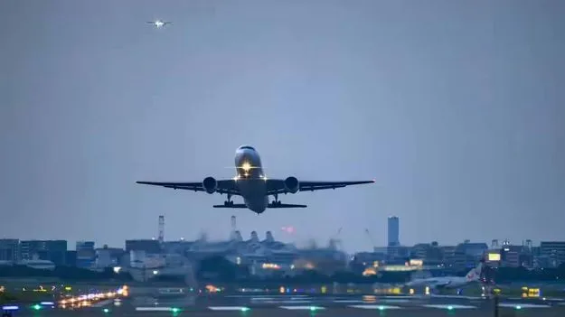 పశ్చిమాసియా ఉద్రిక్తతల ప్రభావం.. భారీగా విమాన సర్వీసుల రద్దు