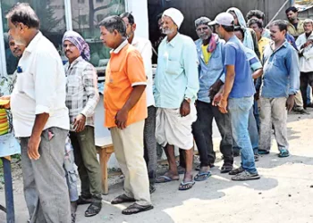 పెన్షన్ డబ్బుతో పేదల కడుపు నింపడం: నిజామాబాద్‌ 'అన్నదాత' శ్రీరాములు ఉదారత!