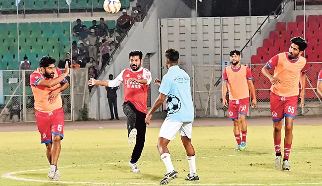 పబ్‌లు వద్దు.. గ్రౌండ్‌కే ముద్దు: యువతకు రేవంత్ రెడ్డి పవర్ ఫుల్ మెసేజ్!