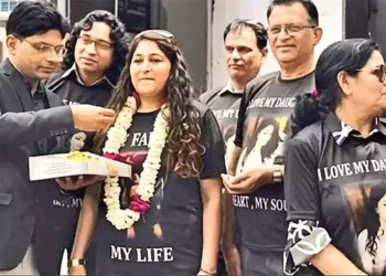 విడాకులను వేడుకగా జరుపుకున్న కుటుంబం – మీరట్‌లో అరుదైన సంఘటన