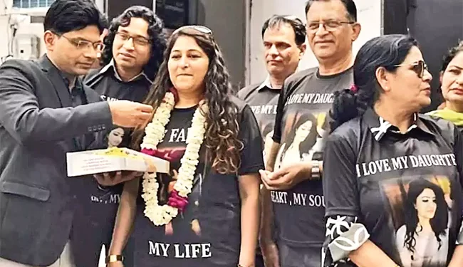 విడాకులను వేడుకగా జరుపుకున్న కుటుంబం – మీరట్‌లో అరుదైన సంఘటన