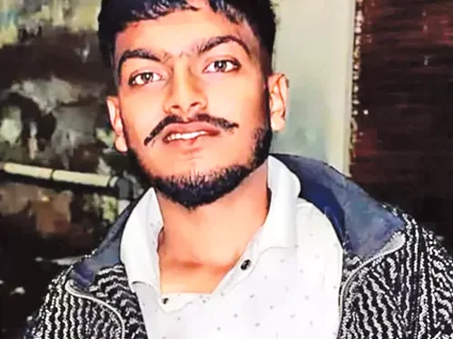 రంగారెడ్డి: బెదిరిస్తున్న మిత్రుడిని స్నేహితులే కత్తులతో హత్య