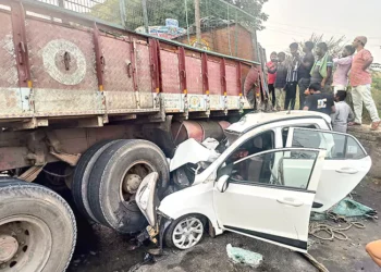 కొణిజర్ల సమీపంలో ఘోర రోడ్డు ప్రమాదం: తల్లిదండ్రులు మృతి, కుమారుడు తీవ్ర గాయాలతో ఆసుపత్రిలో