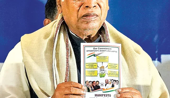 ఖర్గే చేతుల మీదుగా కాంగ్రెస్ మేనిఫెస్టో విడుదల