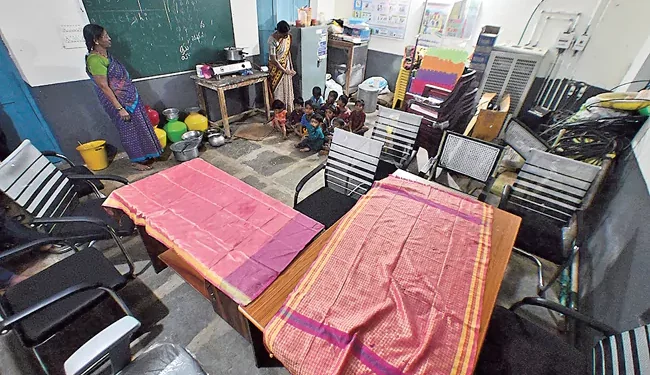 నసురుల్లాబాద్ తండా పంచాయతీ భవనం నిర్మాణం ఆలస్యం – స్థానికులు ఆందోళన