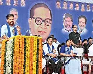 కేంద్రం ఇస్తే క్షణాల్లో అమలు చేస్తాం.. 119 అసెంబ్లీ సీట్లలో మహిళా కోటాపై సీఎం క్లారిటీ!