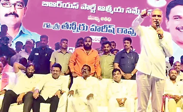 "గోదావరి నీళ్లు ఏపీకి మళ్లించేందుకే కేంద్రమంత్రితో అల్పాహార విందు: హరీశ్‌రావు"