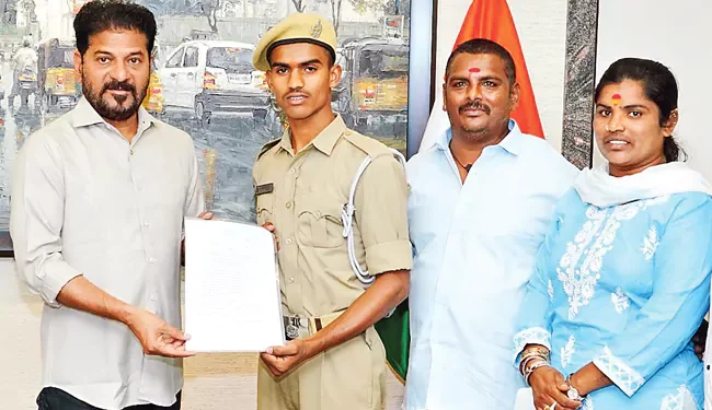 మానవత్వానికి పట్టాభిషేకం: ట్యాంక్‌బండ్ శివ కుటుంబానికి సీఎం రేవంత్ భారీ సాయం!