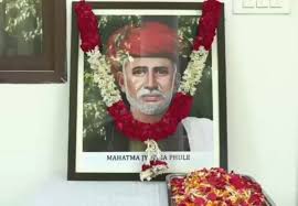 అమరావతిలో జ్యోతిరావు పూలే చిత్రపటానికి నివాళులర్పించిన సీఎం చంద్రబాబు.