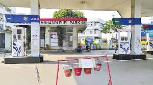 పెట్రోల్‌, డీజిల్‌ ‘ఫుల్‌ స్టాక్‌’ అంటున్నా.. బంకుల్లో ‘నో స్టాక్‌’ బోర్డులు