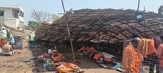 హనుమాన్ విజయోత్సవాల్లో ప్రమాదం: కొండగట్టులో కూలిన చలువ పందిరి