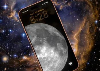 అంతరిక్ష యానంలో స్మార్ట్ఫోన్లు: నాసా చరిత్రలో తొలిసారిగా వ్యక్తిగత ఫోన్లతో వ్యోమగాములు!