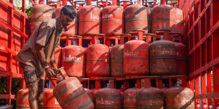 దేశవ్యాప్తంగా ఎల్పీజీ సరఫరా సజావుగా, ఆందోళన అవసరం లేదు: ప్రభుత్వం