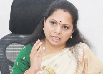 మహిళల హక్కులను రాజకీయాల కోసం వాడుతున్నారు: కవిత