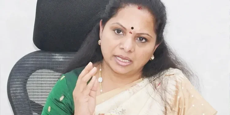 మహిళల హక్కులను రాజకీయాల కోసం వాడుతున్నారు: కవిత