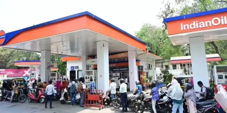 ఏపీలో ఇంధన కొరత ‘నో స్టాక్’ బోర్డులతో వాహనదారుల ఇబ్బందులు