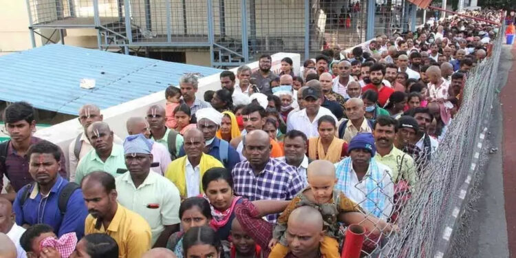 తిరుమలలో భక్తుల రద్దీ