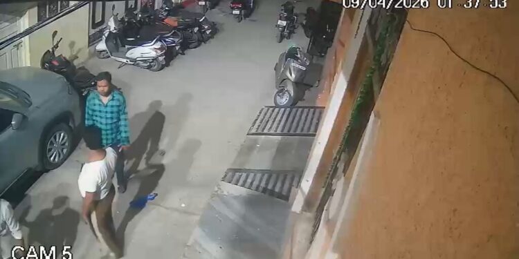 పాతబస్తీలో ‘మాయా గ్యాంగ్’ అరాచకం: యువకుడిపై విచక్షణారహితంగా దాడి!