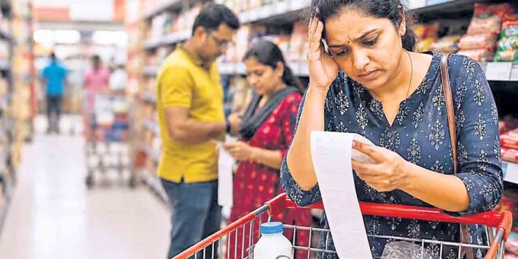 నిత్యావసరాల ధరలపై మళ్లీ భారం.. FMCG కంపెనీల ధరల పెంపు సంకేతాలు