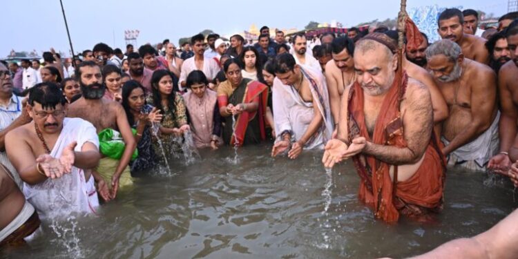 కాళేశ్వరంలో వైభవంగా సరస్వతీ అంత్య పుష్కరాల ప్రారంభం