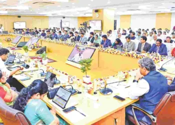 జలధారను ఉద్యమంలా చేపట్టాలి: కలెక్టర్లకు సీఎం చంద్రబాబు పిలుపు