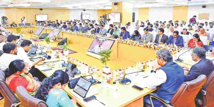 జలధారను ఉద్యమంలా చేపట్టాలి: కలెక్టర్లకు సీఎం చంద్రబాబు పిలుపు