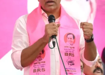 కూకట్‌పల్లి సమావేశంలో భారాస శక్తి ప్రదర్శన
