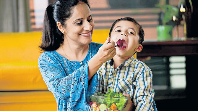 వేసవిలో నీరు, పోషకాలు – పిల్లల ఆరోగ్యానికి కీలకం