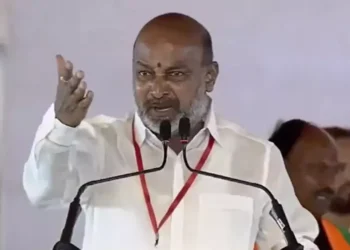 కుమారుడి వ్యవహారంపై భావోద్వేగంగా స్పందించిన బండి సంజయ్