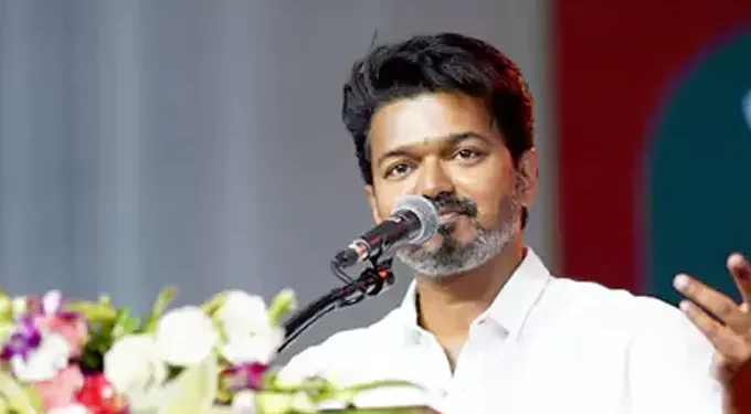 తమిళనాట రాజకీయ ఉత్కంఠ.. గవర్నర్‌ను మళ్లీ కలిసిన విజయ్