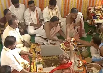 రూ.43 కోట్లతో వేదపాఠశాల.. యాదగిరిగుట్ట అభివృద్ధికి సీఎం శంకుస్థాపనలు