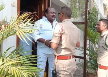 ఎమ్మెల్యే గంగుల కమలాకర్ హౌస్ అరెస్ట్‌తో ఉద్రిక్తత