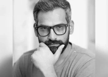 ‘ధురంధర్’ సినిమాకు సంబంధించిన ప్రొడక్షన్ డిజైనర్‌పై సంచలన ఆరోపణలు