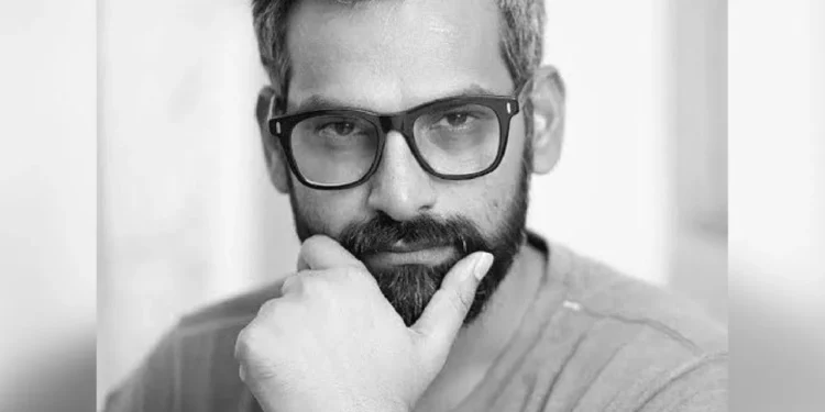 ‘ధురంధర్’ సినిమాకు సంబంధించిన ప్రొడక్షన్ డిజైనర్పై సంచలన ఆరోపణలు