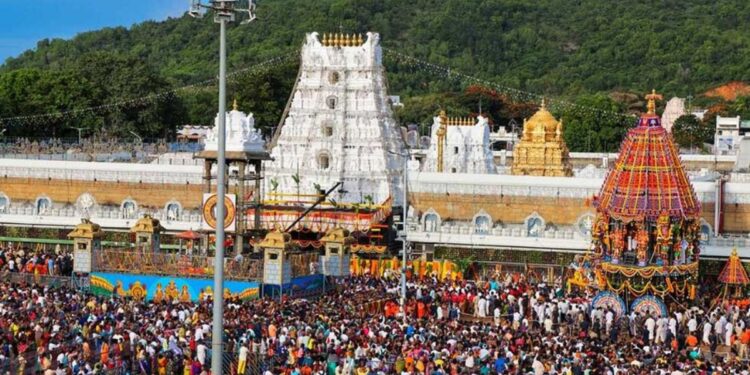 తిరుమలలో భక్తుల రద్దీ పెరుగుదల – దర్శనానికి 14 గంటల సమయం
