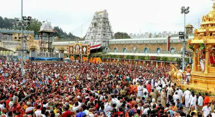 తిరుమలలో భక్తుల ప్రభంజనం.. రికార్డు స్థాయిలో 98 వేల మందికి దర్శనం