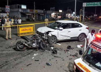 స్పోర్ట్స్ బైక్–కారు ఢీ.. బైపాస్ రోడ్డులో విషాదం