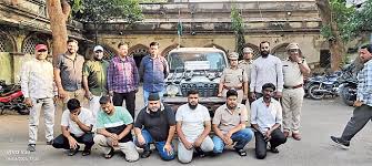 అర్ధరాత్రి వేటగాళ్ల హడావుడి