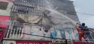 రాజమహేంద్రవరంలో భారీ అగ్ని ప్రమాదం.. వస్త్రాలు దగ్ధం