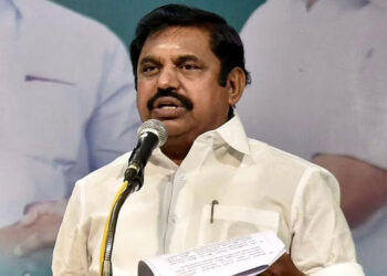 అన్నాడీఎంకేకు భారీ షాక్.. ముగ్గురు ఎమ్మెల్యేల రాజీనామా