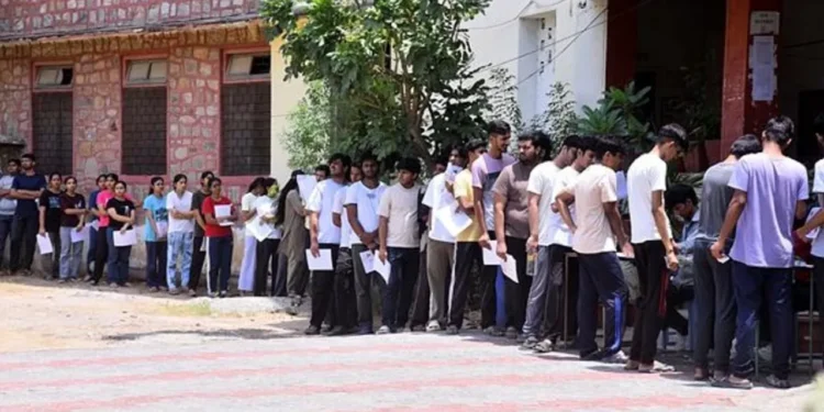 ‘నీట్‌’కు ఆన్‌లైన్‌ పరీక్షే శాశ్వత పరిష్కారం: నిపుణులు