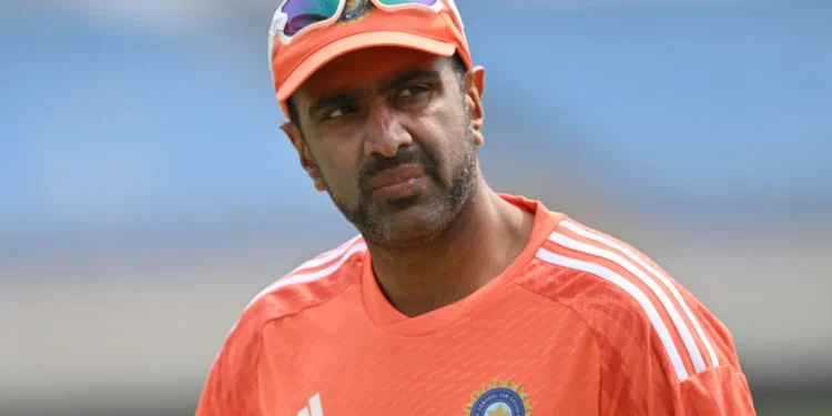 ధోని ఉండగా.. కోచ్‌గా మరొకరు ఎందుకు?: అశ్విన్‌