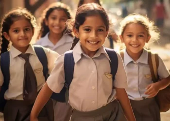 కేరళలో విద్యార్థినులకు నెలకు 3 రోజుల రుతుక్రమ సెలవులు: ప్రభుత్వం నిర్ణయం