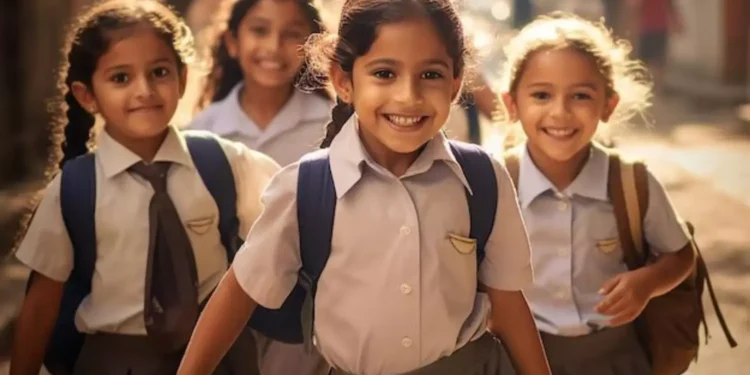 కేరళలో విద్యార్థినులకు నెలకు 3 రోజుల రుతుక్రమ సెలవులు: ప్రభుత్వం నిర్ణయం