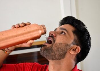 రాగి బాటిల్‌ నీరు తాగడం ఆరోగ్యానికి మంచిదే – కానీ జాగ్రత్తలు తప్పనిసరి