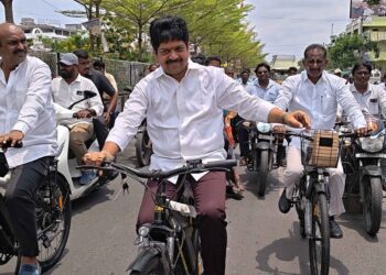 ఇంధన పొదుపుకు మంత్రి కొల్లు రవీంద్ర వినూత్న సందేశం