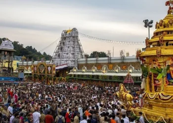 తిరుమలలో 90,011 మంది భక్తుల శ్రీవారి దర్శనం